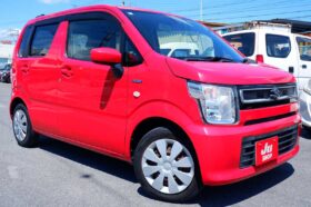 スズキ ワゴンR 660 ハイブリッド FX セーフティパッケージ装着車 本土仕入れ・修復なし評価3.5・ヘッドアップディスプレイ・プッシュスタート・大画面ナビ・フルセグ